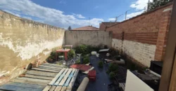 Pack de dos viviendas, bar, tres terrenos, garaje y merendero.