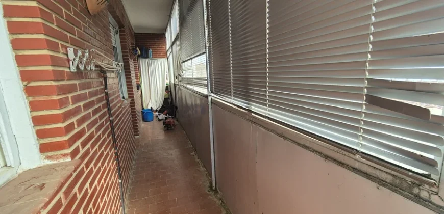 Pack de dos viviendas, bar, tres terrenos, garaje y merendero.