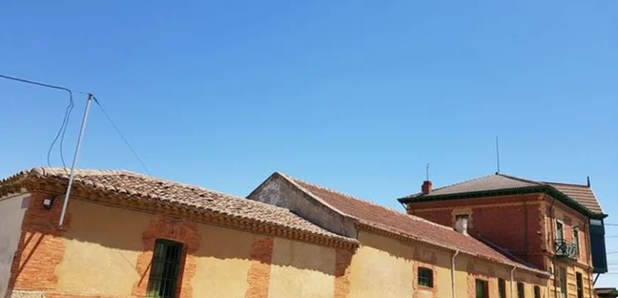 Casa independiente en venta en Fromista con 5 habitaciones