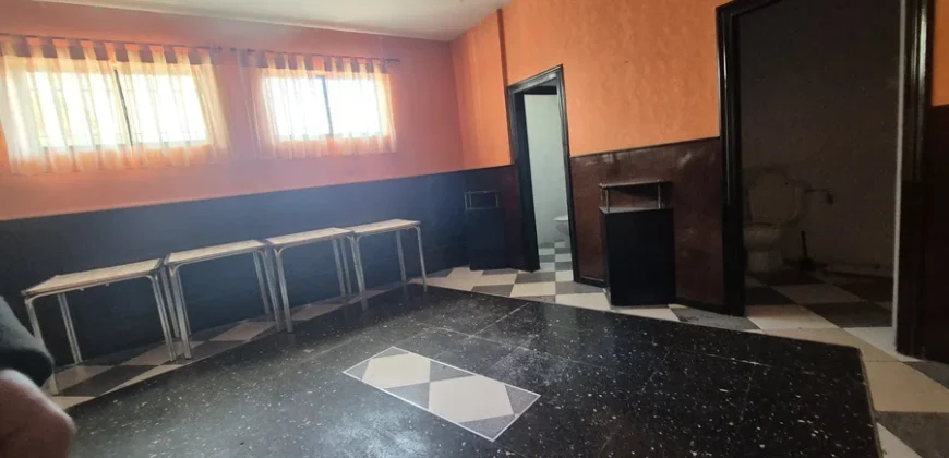 Pack de dos viviendas, bar, tres terrenos, garaje y merendero.