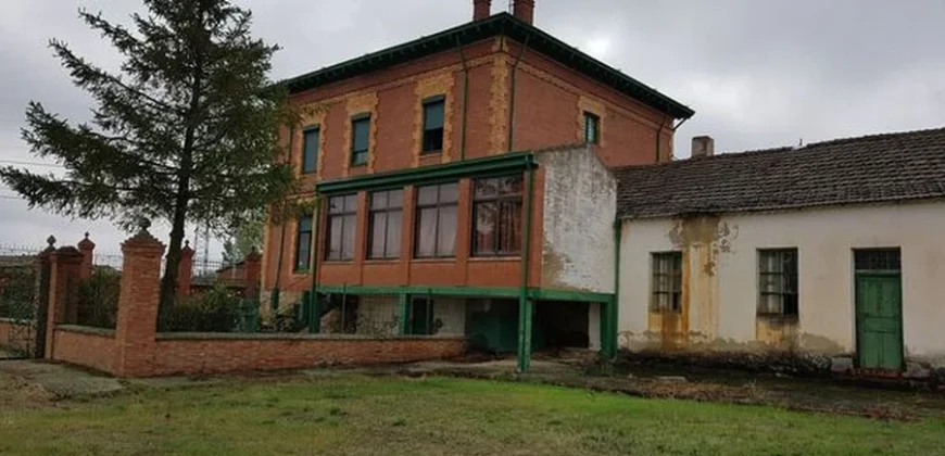 Casa independiente en venta en Fromista con 5 habitaciones