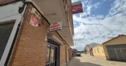 Pack de dos viviendas, bar, tres terrenos, garaje y merendero.