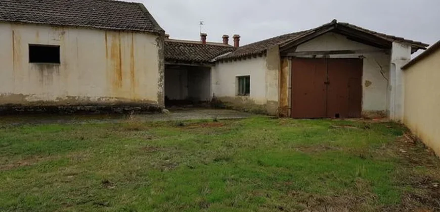 Casa independiente en venta en Fromista con 5 habitaciones