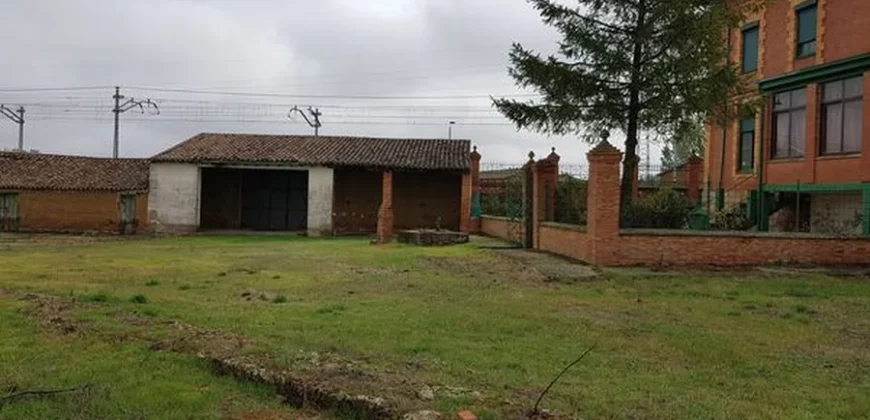 Casa independiente en venta en Fromista con 5 habitaciones