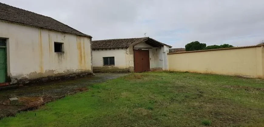 Casa independiente en venta en Fromista con 5 habitaciones