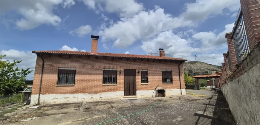 Chalet independiente en venta en Valle del Pisuerga