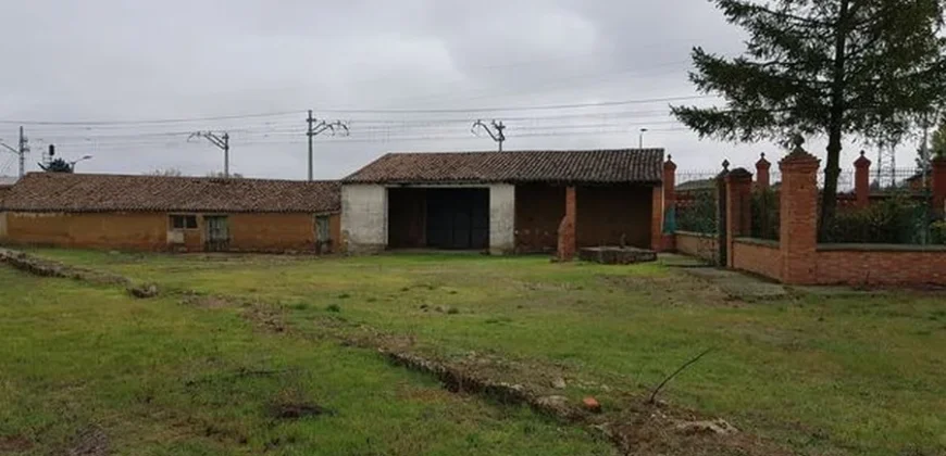 Casa independiente en venta en Fromista con 5 habitaciones