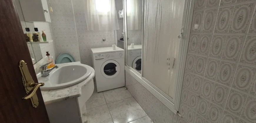 Pack de dos viviendas, bar, tres terrenos, garaje y merendero.