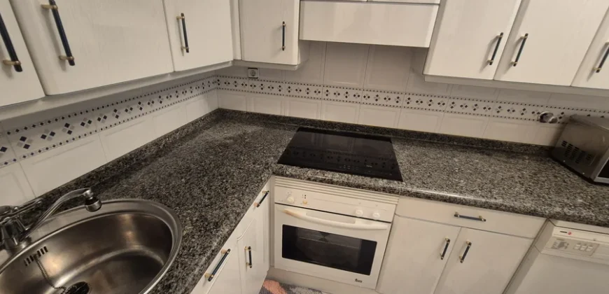 Pack de dos viviendas, bar, tres terrenos, garaje y merendero.