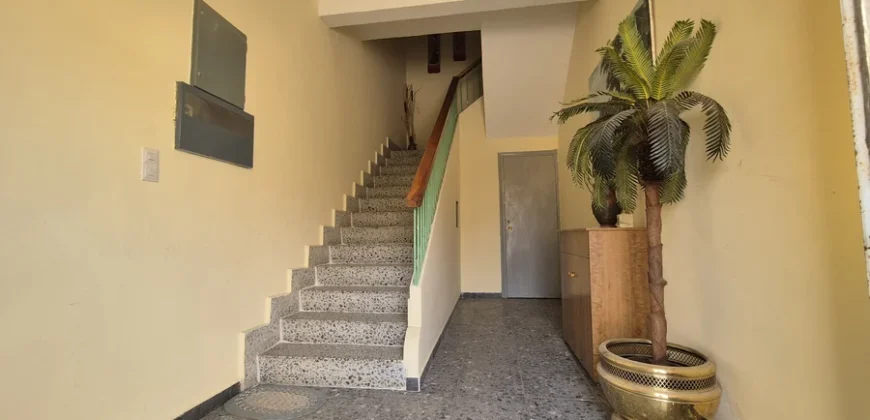 Pack de dos viviendas, bar, tres terrenos, garaje y merendero.