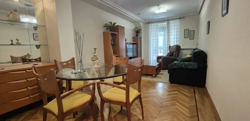 Pack de dos viviendas, bar, tres terrenos, garaje y merendero.