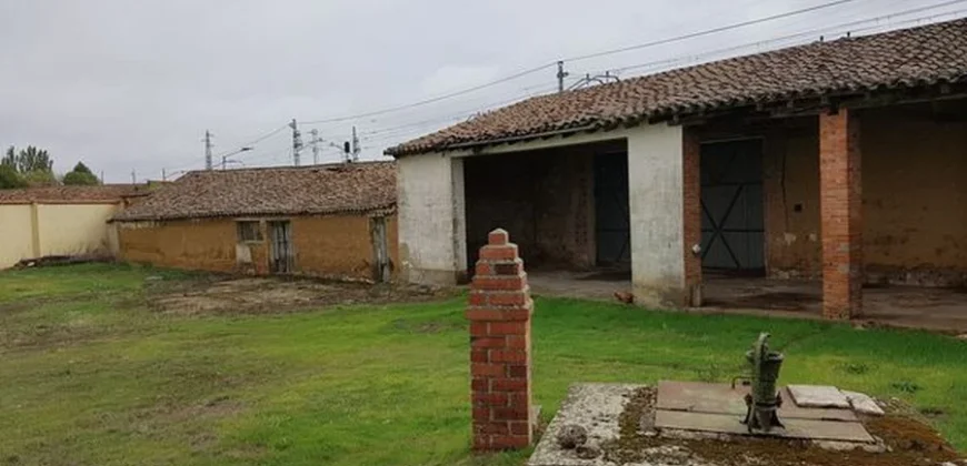 Casa independiente en venta en Fromista con 5 habitaciones