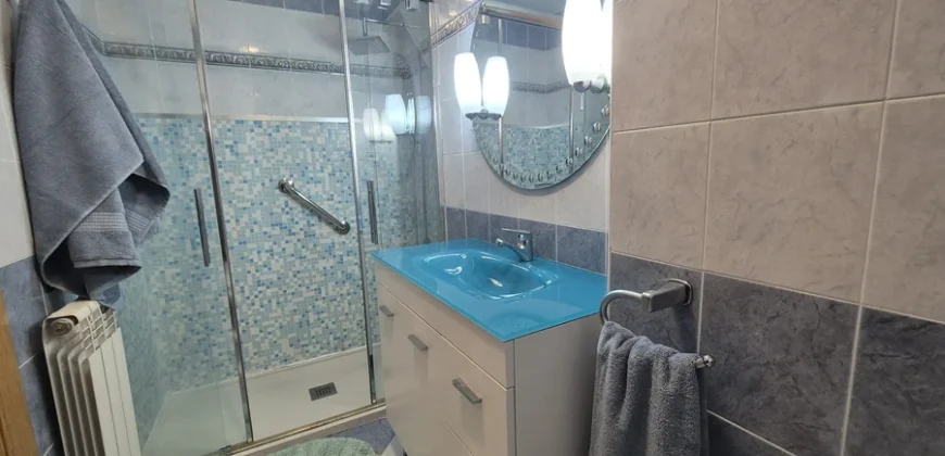 Pack de dos viviendas, bar, tres terrenos, garaje y merendero.