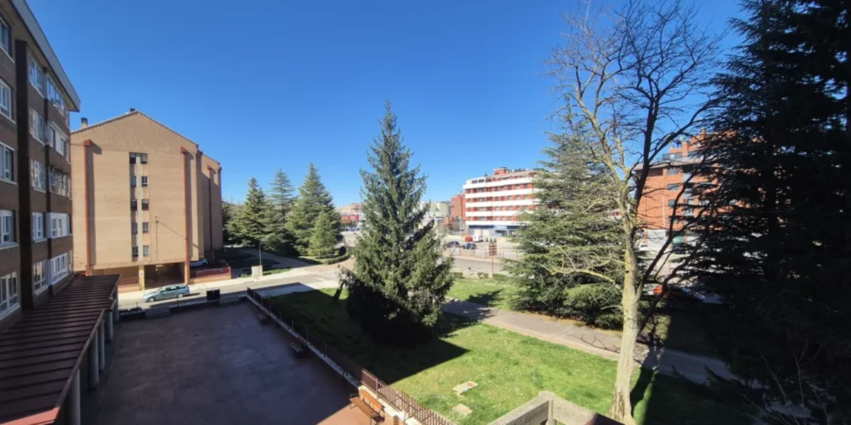 Estupendo piso de tres habitaciones con garaje Estupendo piso de tres habitaciones con garaje