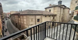 Piso en Palencia centro con terraza. Piso en Palencia centro con terraza.