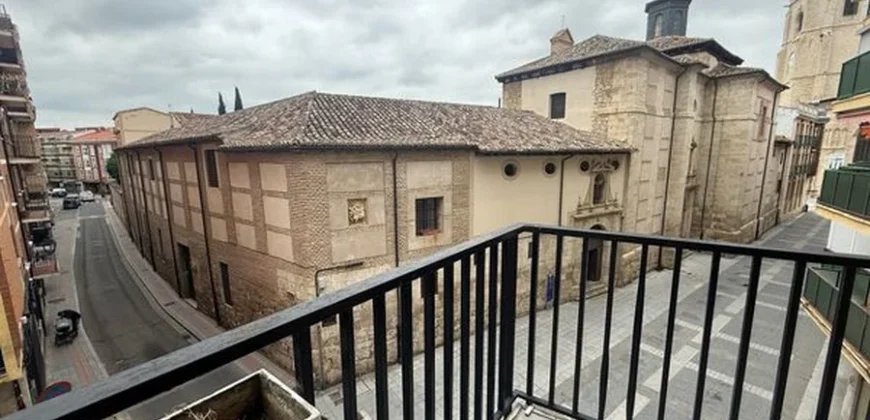 Piso en Palencia centro con terraza.