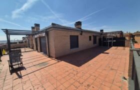 Ático en Palencia con terraza espectacular y 2 habitaciones Ático en Palencia con terraza espectacular y 2 habitaciones