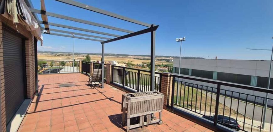 Ático en Palencia con terraza espectacular y 2 habitaciones