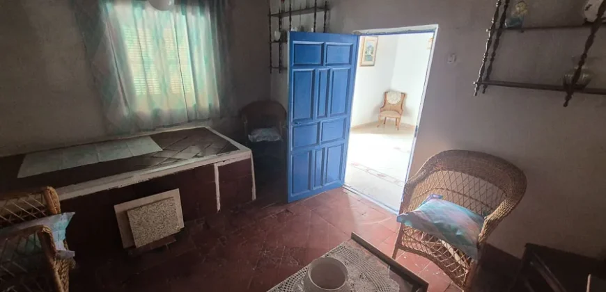 Casa de pueblo de cinco habitaciones para reformar