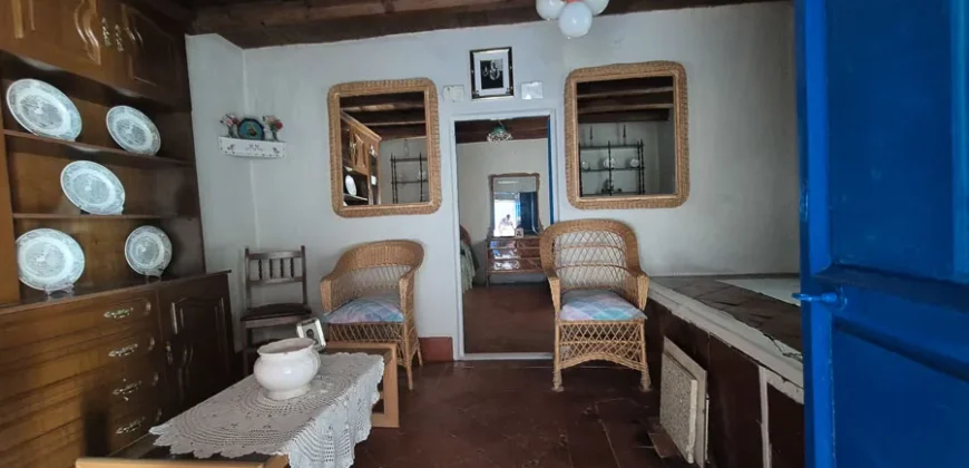 Casa de pueblo de cinco habitaciones para reformar