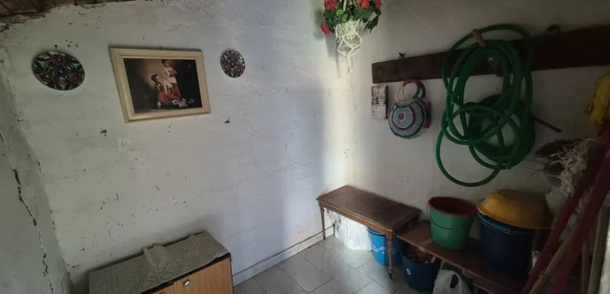 Casa de pueblo de cinco habitaciones para reformar