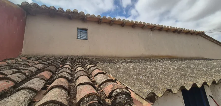 Casa de pueblo de cinco habitaciones para reformar