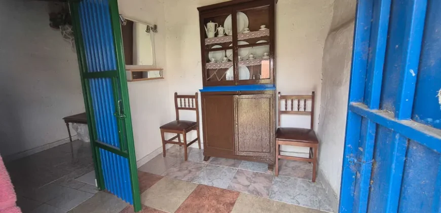 Casa de pueblo de cinco habitaciones para reformar