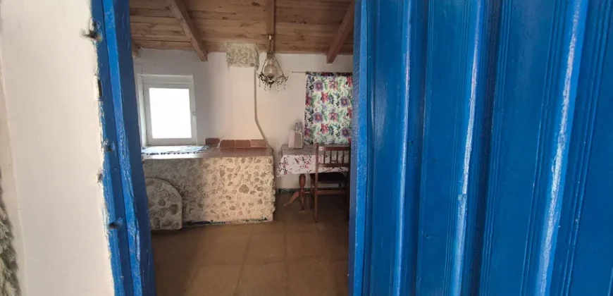 Casa de pueblo de cinco habitaciones para reformar