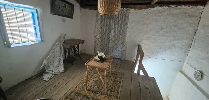 Casa de pueblo de cinco habitaciones para reformar