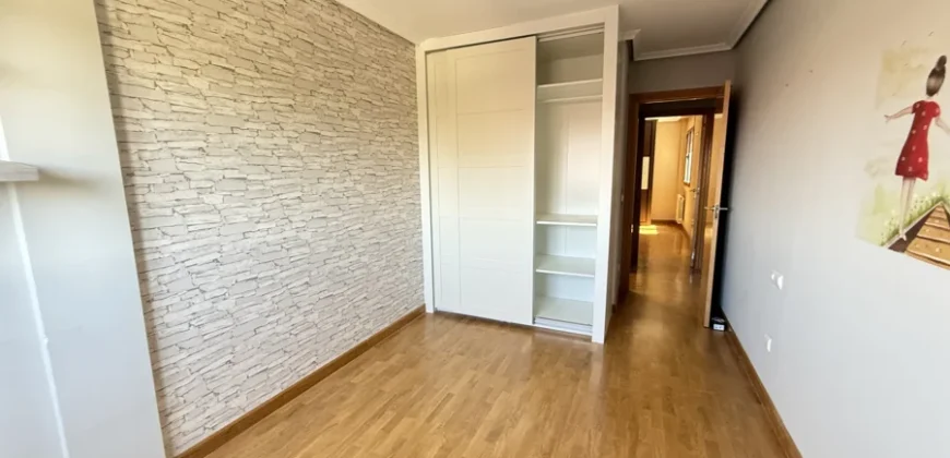 Piso en Palencia de 3 habitaciones, dos baños y con garaje