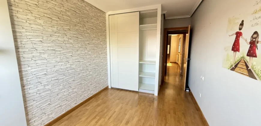 Piso en Palencia de 3 habitaciones, dos baños y con garaje