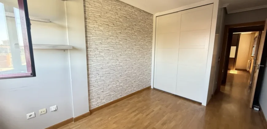 Piso en Palencia de 3 habitaciones, dos baños y con garaje
