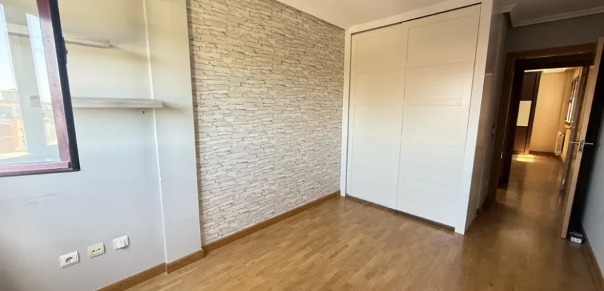 Piso en Palencia de 3 habitaciones, dos baños y con garaje
