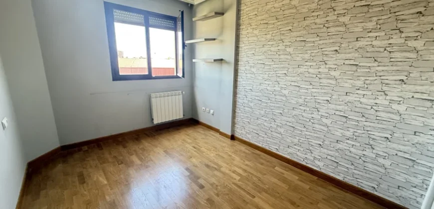 Piso en Palencia de 3 habitaciones, dos baños y con garaje
