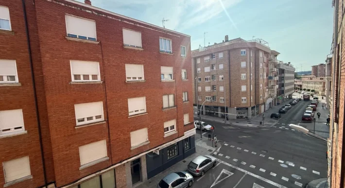 Piso luminoso de tres habitaciones con trastero