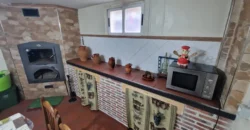 Chalet adosado en Venta de Baños con cuatro habitaciones y dos baños.