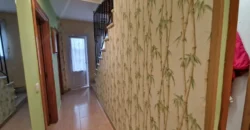 Chalet adosado en Venta de Baños con cuatro habitaciones y dos baños.