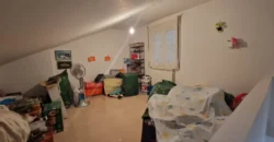 Chalet adosado en Venta de Baños con cuatro habitaciones y dos baños.