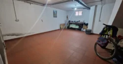 Chalet adosado en Venta de Baños con cuatro habitaciones y dos baños.