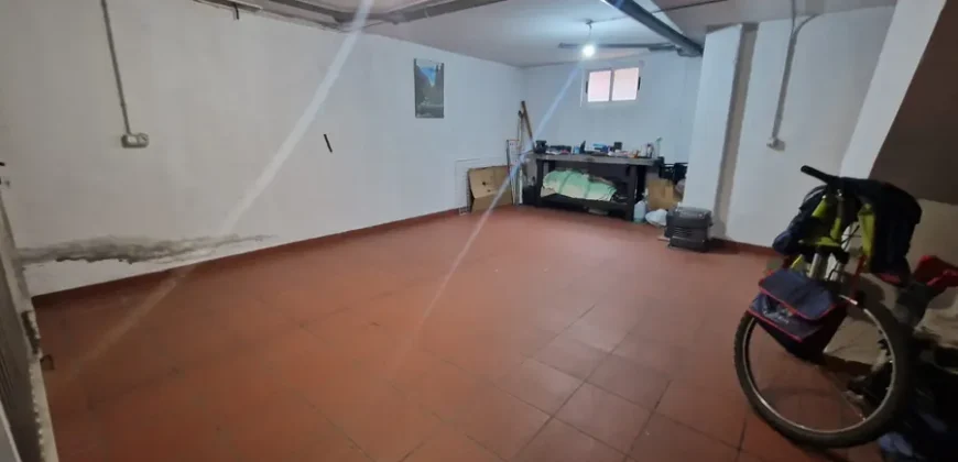 Chalet adosado en Venta de Baños con cuatro habitaciones y dos baños.