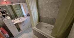 Chalet adosado en Venta de Baños con cuatro habitaciones y dos baños.