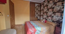 Chalet adosado en Venta de Baños con cuatro habitaciones y dos baños.