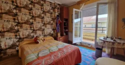Chalet adosado en Venta de Baños con cuatro habitaciones y dos baños.