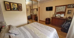 Chalet adosado en Venta de Baños con cuatro habitaciones y dos baños.