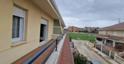 Chalet adosado en Venta de Baños con cuatro habitaciones y dos baños.