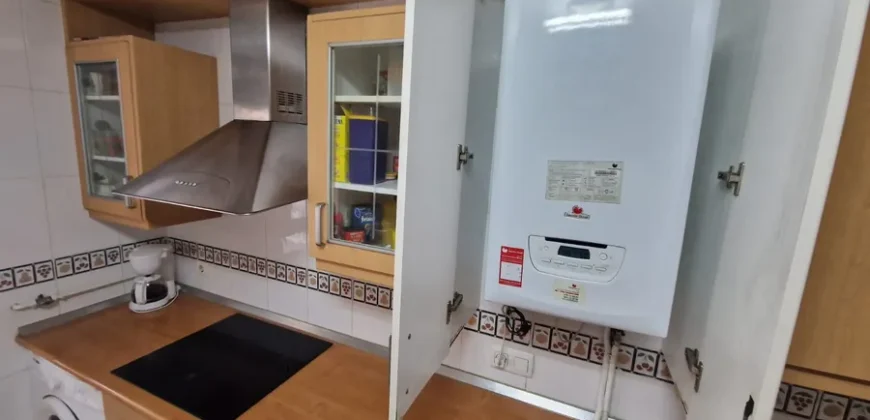 Chalet adosado en Venta de Baños con cuatro habitaciones y dos baños.