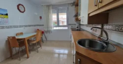 Chalet adosado en Venta de Baños con cuatro habitaciones y dos baños.