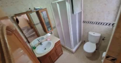 Chalet adosado en Venta de Baños con cuatro habitaciones y dos baños.