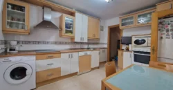 Chalet adosado en Venta de Baños con cuatro habitaciones y dos baños.