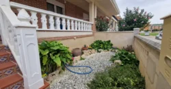 Chalet adosado en Venta de Baños con cuatro habitaciones y dos baños.